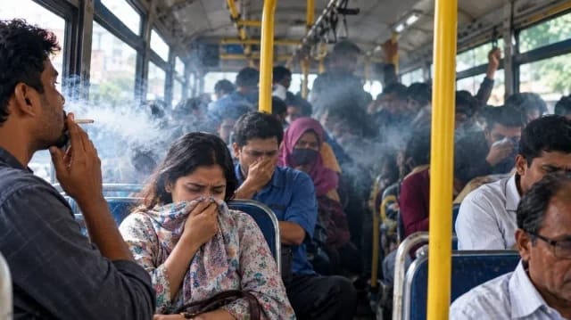 গণপরিবহনে পরোক্ষ ধূমপানের শিকার আড়াই কোটি মানুষ, তামাকমুক্ত পরিবহনের দাবি